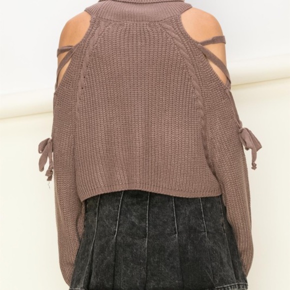 Super cute Knit Sweater with Cut Sleeves - Picture 4 of 5